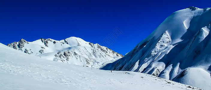 青海雪山图片