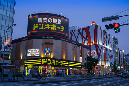 日本街头日本晚上的药妆店背景