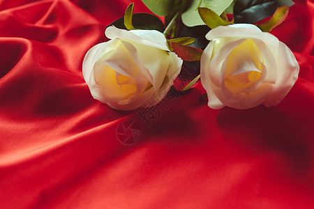 白玫瑰红色婚礼布置高清图片