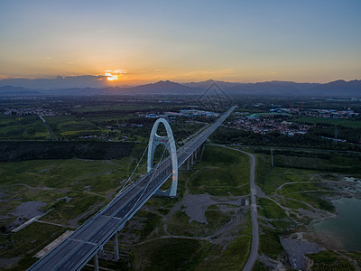 夕阳下的北京密云云蒙大桥背景图片