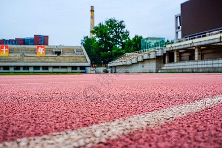 跑步起点清华大学的体育场背景