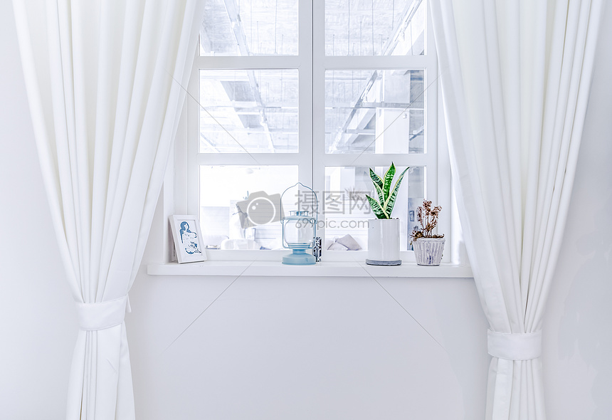 白色居家窗户窗帘