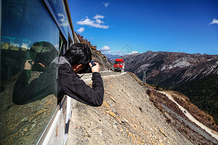 云南山路旅行探险路上背景