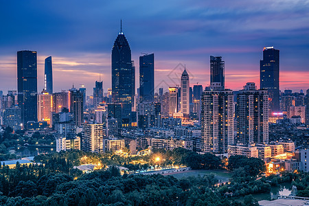 城市大道武汉金融街黄昏夜景背景