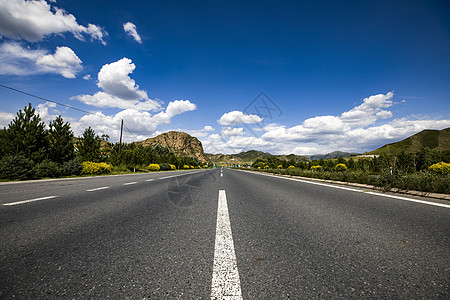 辽阔的公路背景图片