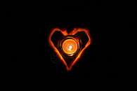 爱心祈福蜡烛微光图片