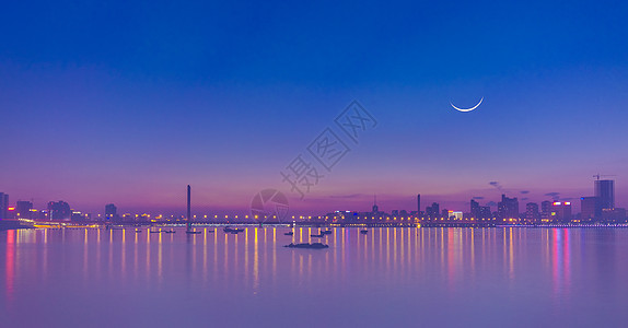 钱塘江大桥一轮弯月照三桥城市夜景晚霞风光背景