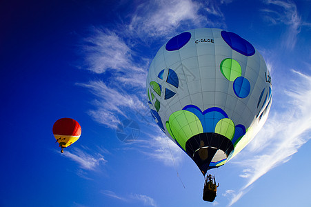 彩色大象加拿大小镇的热气球节背景