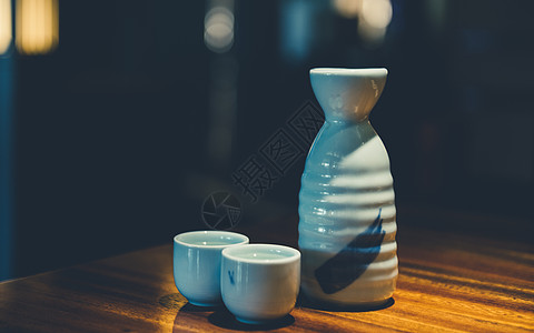 日式客厅酒壶酒杯摆放背景