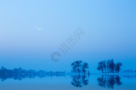 一轮明月的静夜山高清图片素材