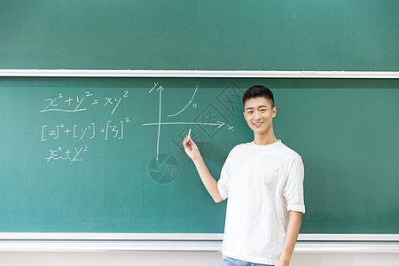 站在大黑板前思考的男生老师背景图片