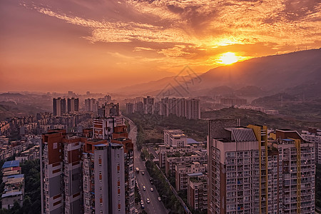 夏天山岭干净城市日落背景