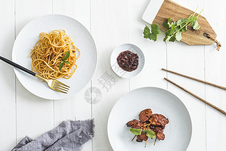 餐桌上的美食高清图片