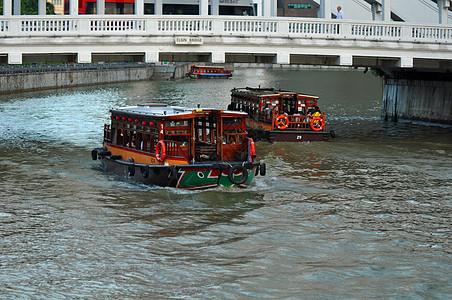 新加坡游船河流交汇高清图片
