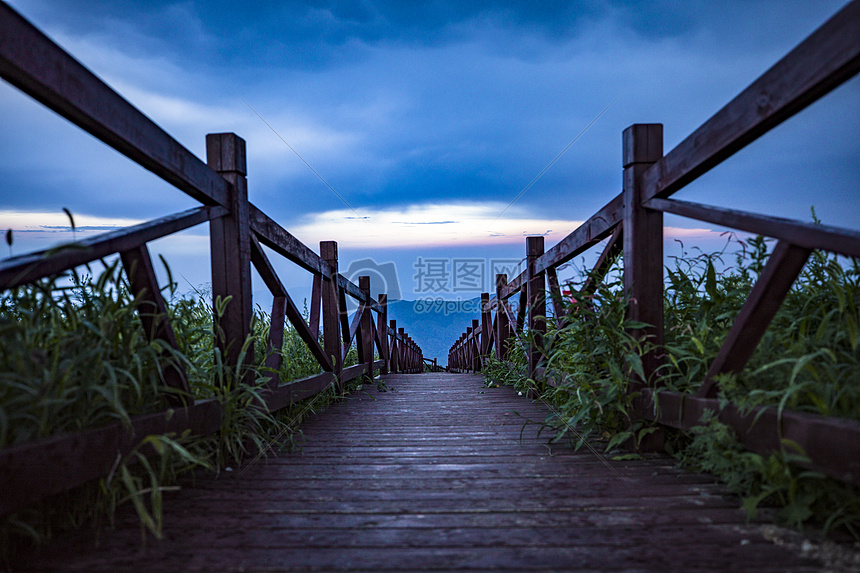 山间小路图片