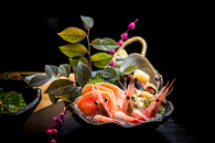 日本料理甜虾三文鱼刺身拼盘图片