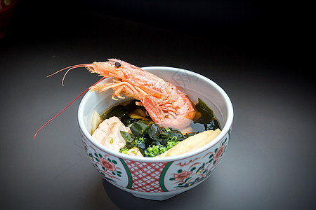 日本料理甜虾味噌汤高清图片