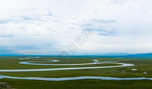 远山草地新疆巴音布鲁克九曲十八弯美景靓图背景