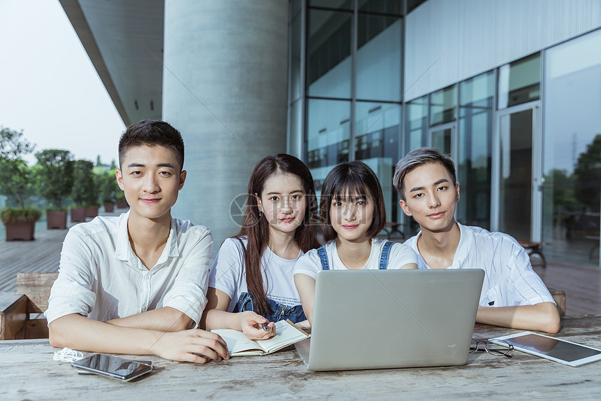 校园年轻创业团队讨论项目摄影图片免费下载_