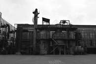 废弃破旧的工厂厂房外观图片