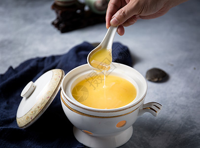 燕窝金汤舀汤浓汤高清图片