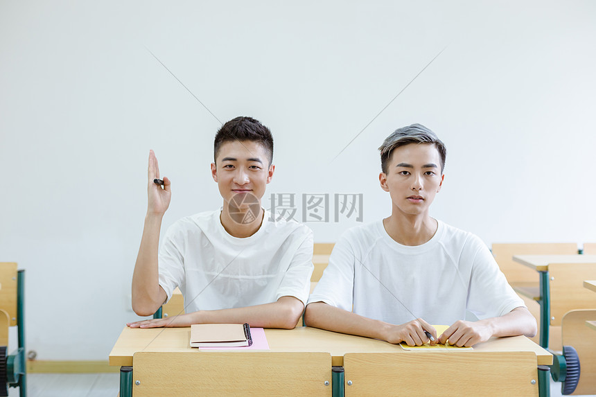 大学课堂男女同学学习图片