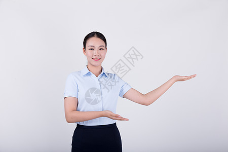 职业女性客服展示欢迎动作半身人像图片