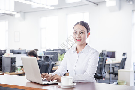 公司画册开放办公的商务职业白领女性背景