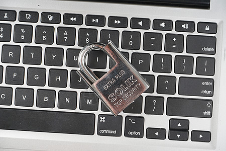 密码键盘一把锁放在键盘上背景