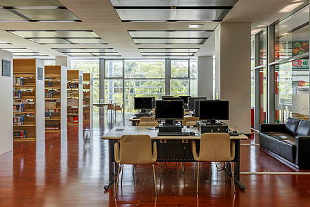 宽敞明亮的图书馆阅览室室内高清图片素材