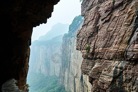 河南新乡万仙山的悬崖峭壁图片素材