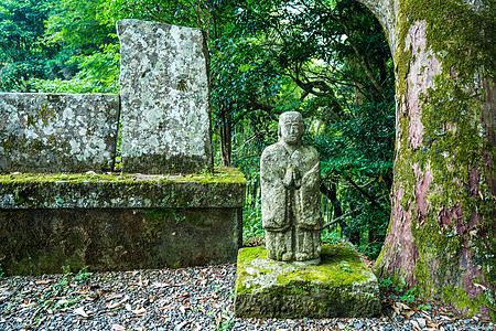 神社里的小和尚石头高清图片