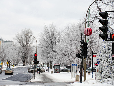 冬天路灯冬日下雪后的城市街头背景