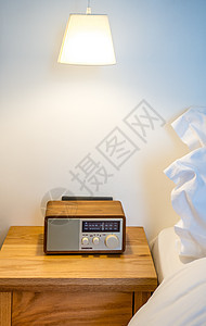 民宿床头的收录机背景图片