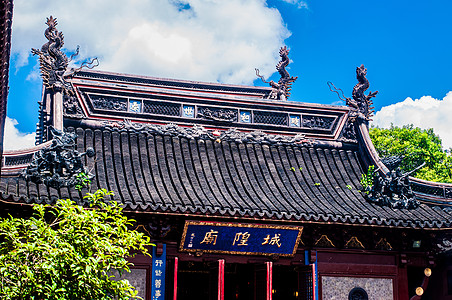 上海豫园建筑上海城隍庙的蓝天白云背景