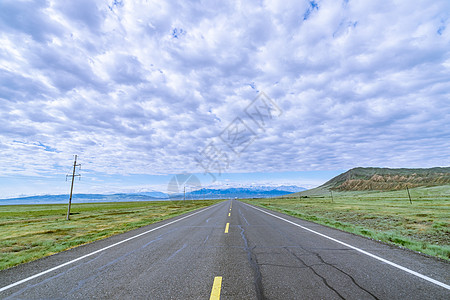 生态汽车新疆独库公路背景