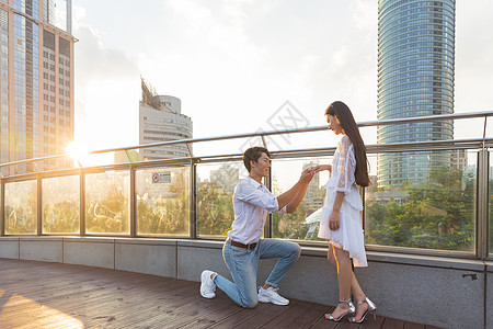 农历七月初七情人节情侣夕阳下求婚背景