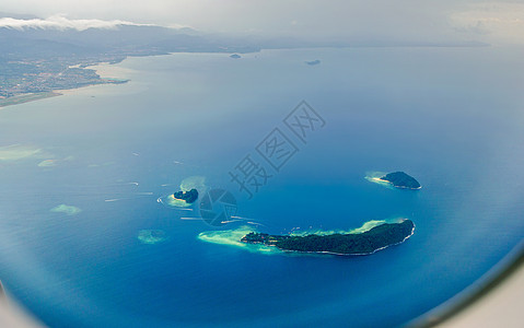 从高空航拍大海及岛屿图片
