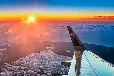 金色稻田云层晚霞高空机翼背景