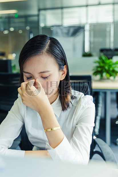 职场女性工作休息图片