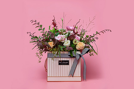 鲜花礼盒粉红背景背景图片