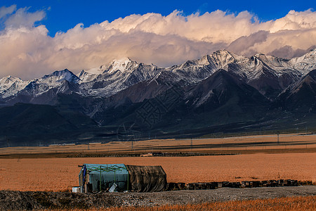 月亮乌云青海门源雪山风光背景