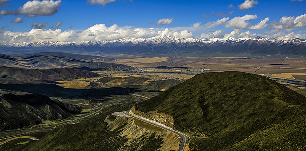 山脉俯视大坂山秋景背景