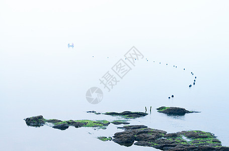 海边家人一叶小舟中国风背景