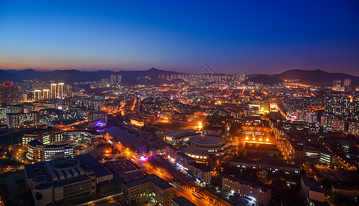 现代城市大连傍晚夜景背景图片