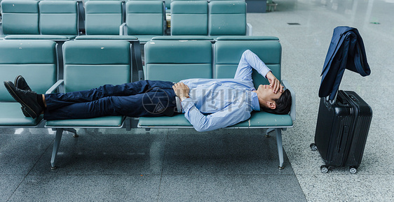 机场候机座椅商务男士休息图片