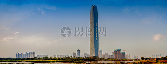 武汉黄昏商务区CBD高楼图片