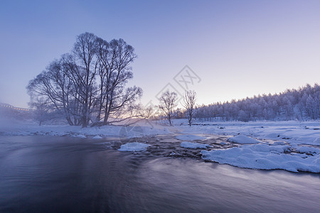 冬季太阳阿尔山不冻河边的冰雪背景