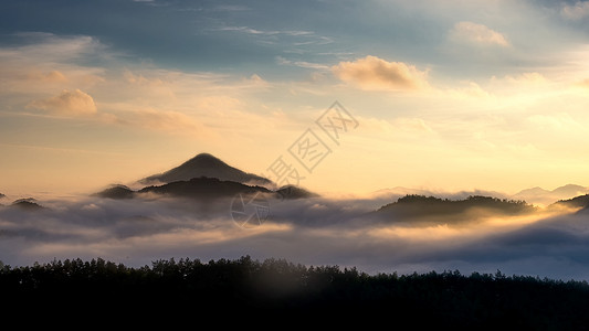 水墨仙境群山里的晨雾背景