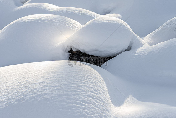 寒冬雪堆图片图片